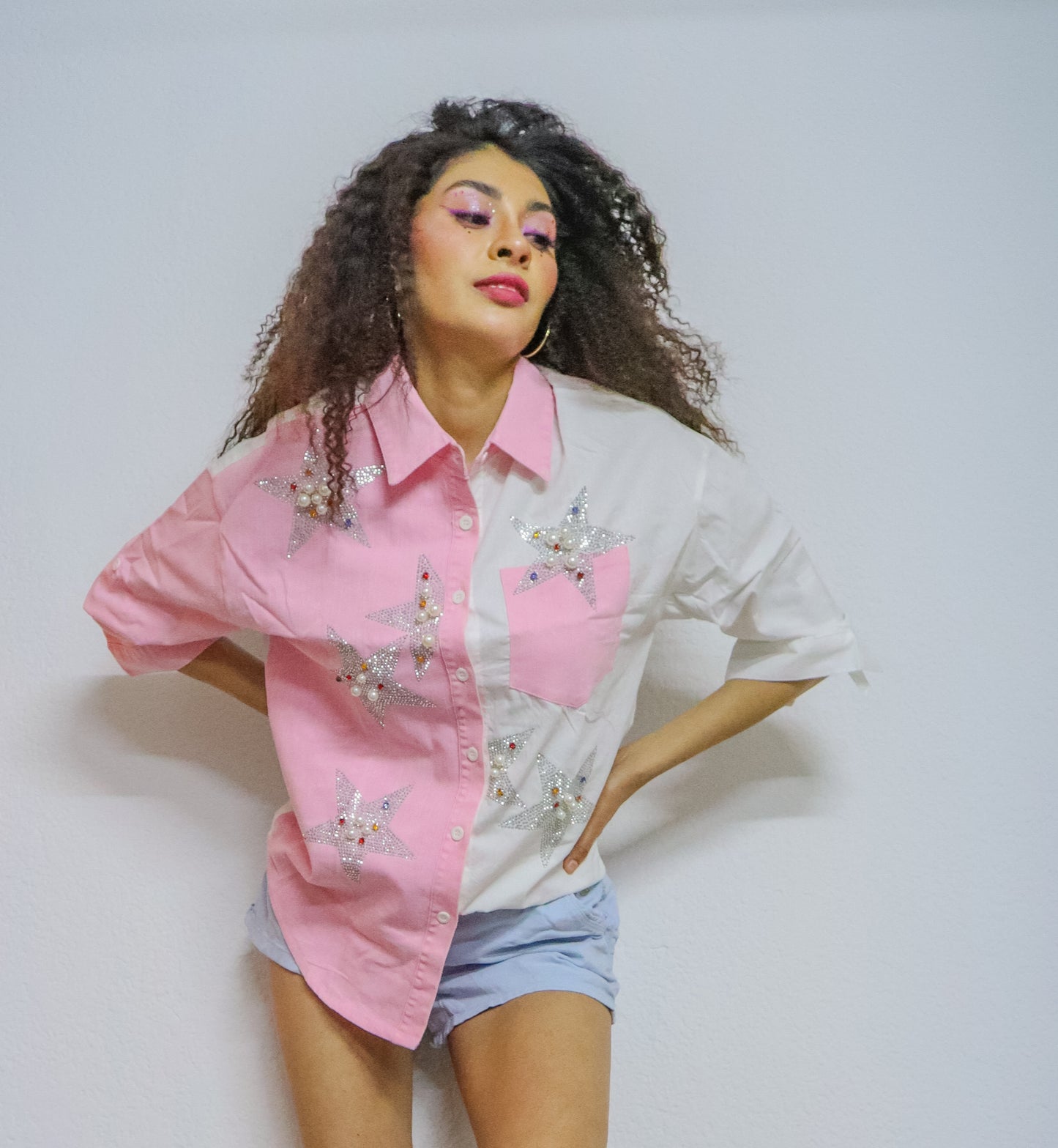 CAMISA PASTEL CON ESTRELLAS
