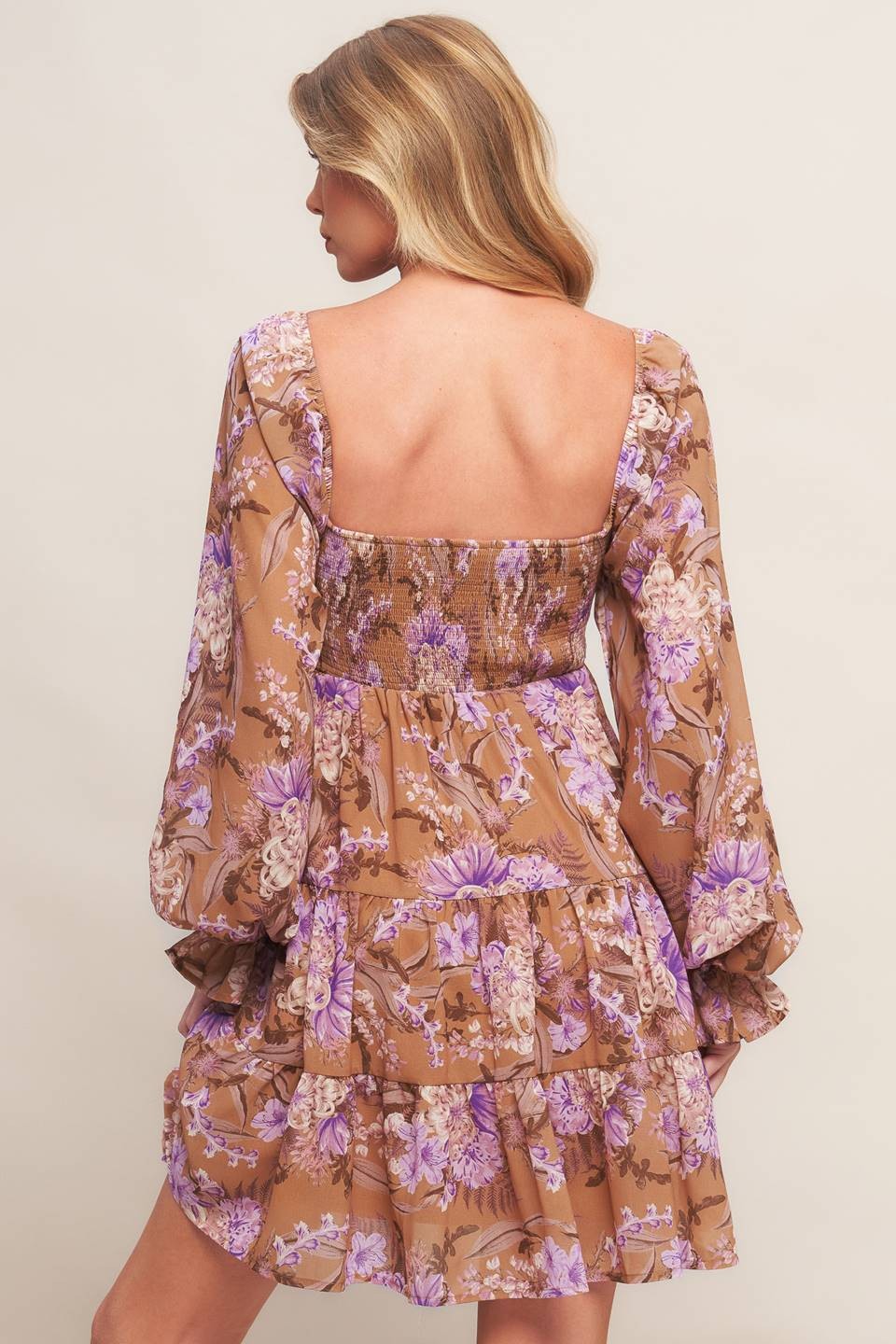 VESTIDO CORTO CAFÉ FLORES LILA