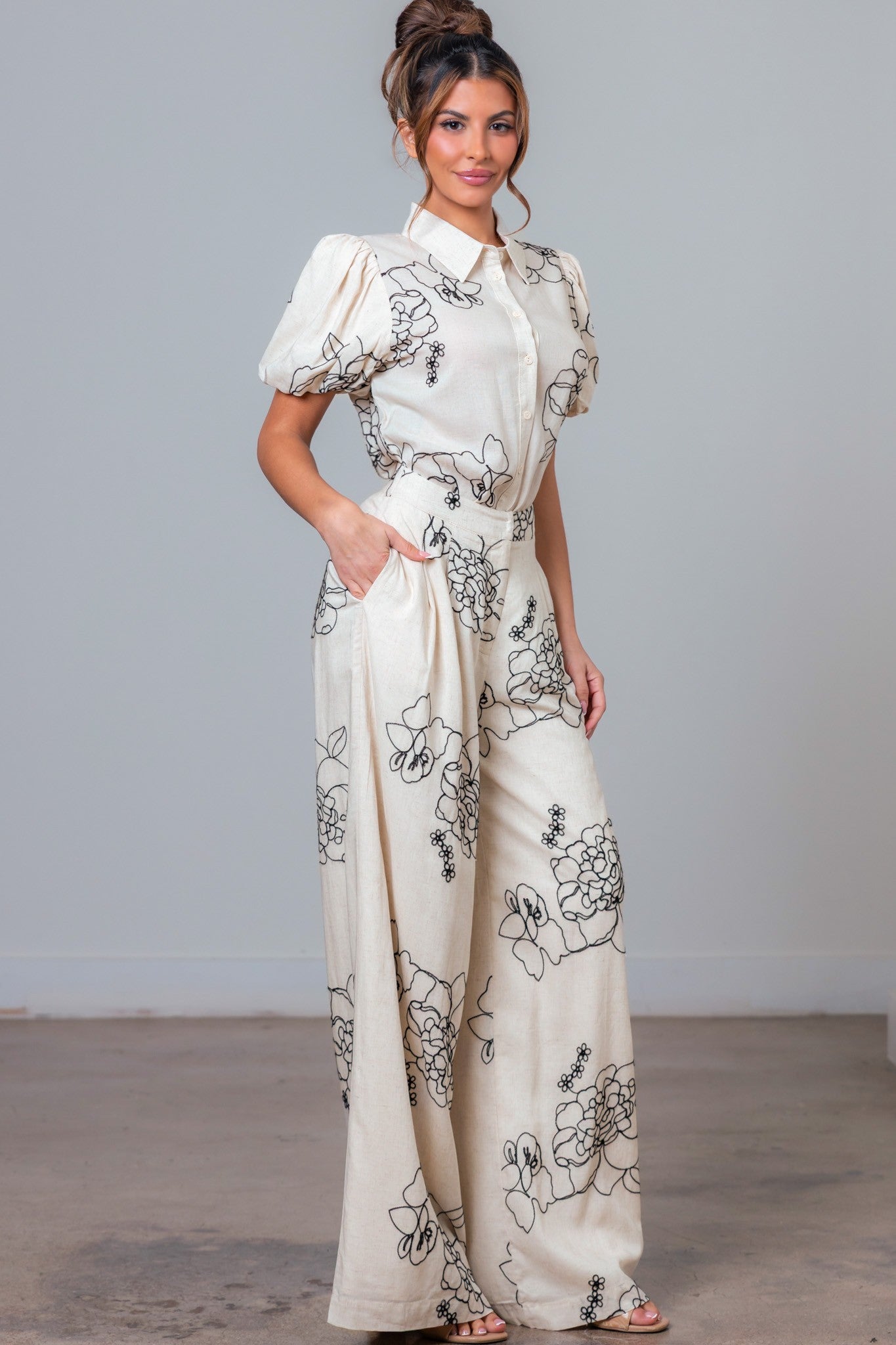 SET BEIGE FLORES NEGRAS