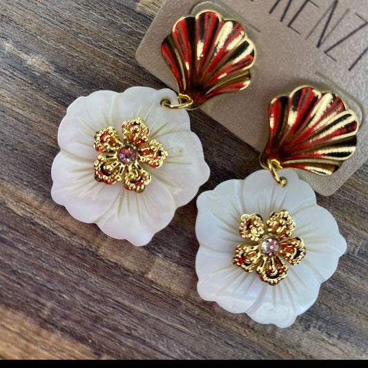 ARETES FLOR Y CONCHA