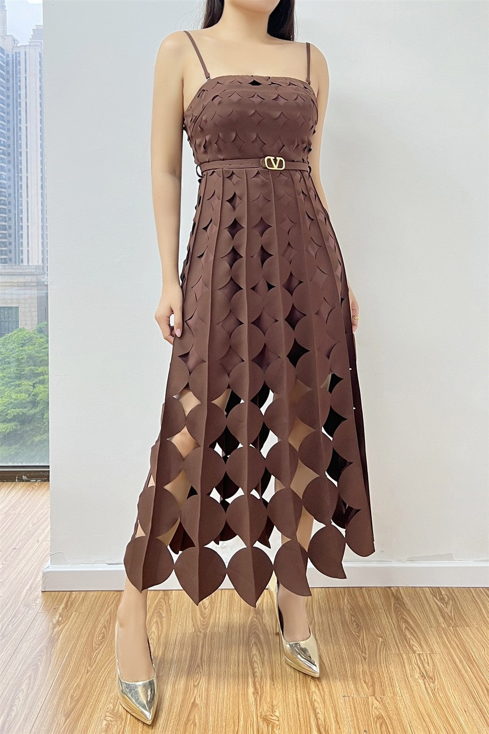 VESTIDO MIDI CAFÉ TIRANTES
