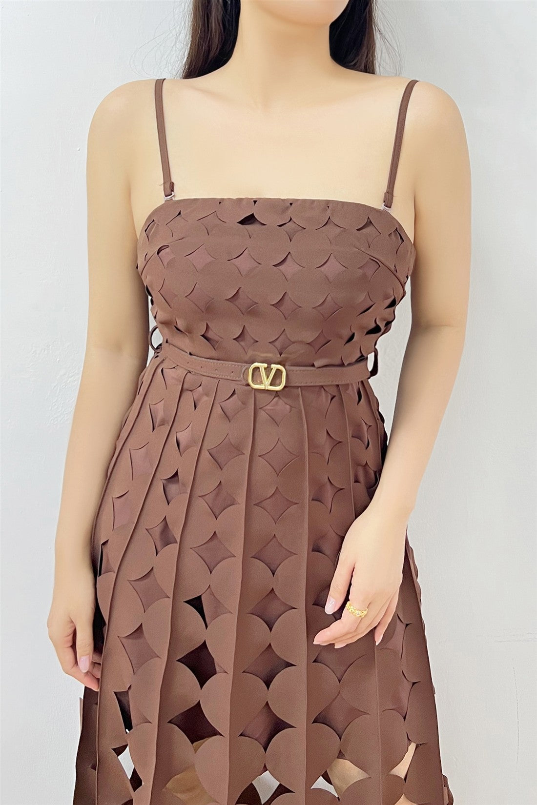 VESTIDO MIDI CAFÉ TIRANTES